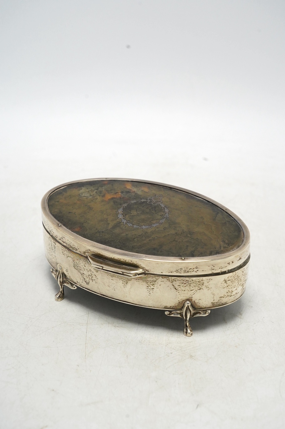 A George V silver and tortoiseshell mounted oval manicure box, E.S. Barnsley & Co Ltd, Birmingham, 1912, 13.5cm, incomplete. Condition - poor